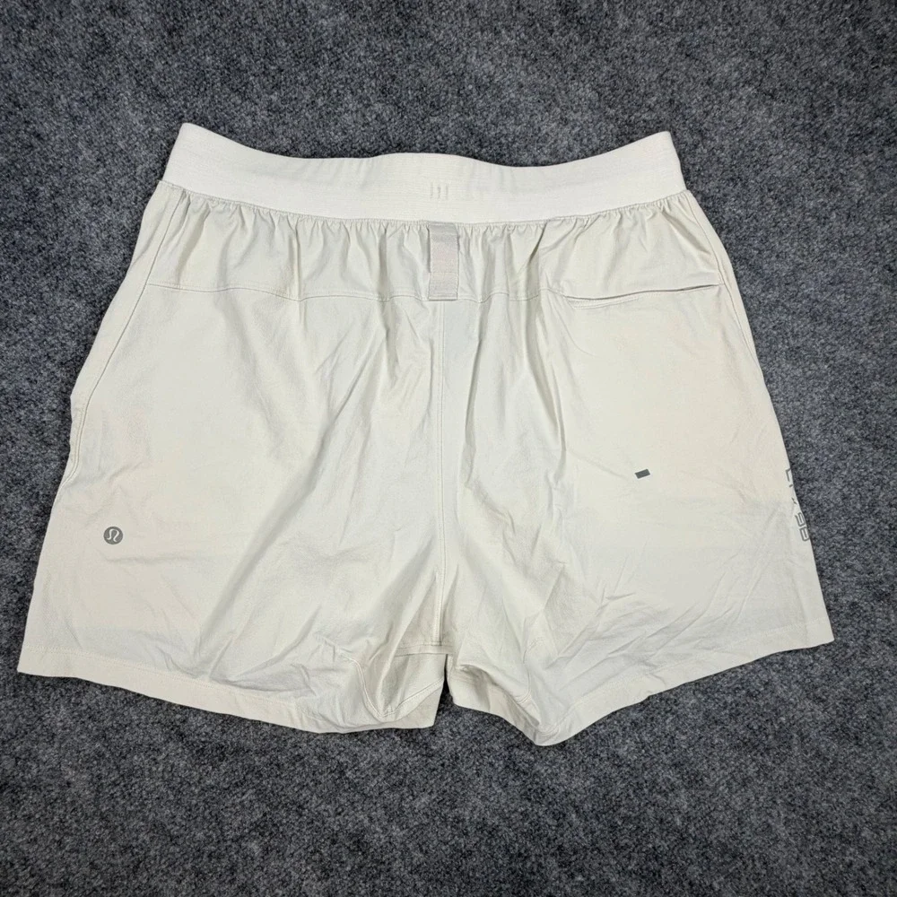 Lululemon License to Train Shorts Mens Large Bone Off White 5 Inch Inseam 0590